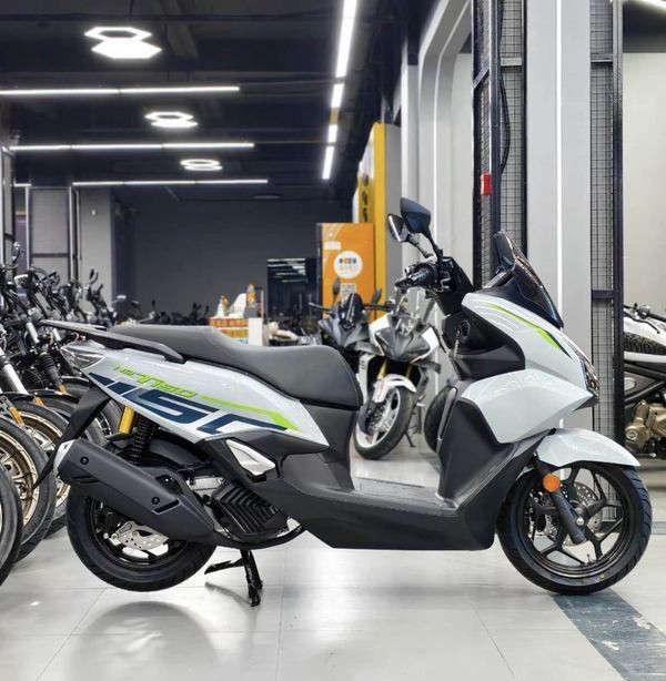 Tin xe hot 9/9: &lsquo;Vua c&ocirc;n tay&rsquo; 150cc mới đ&agrave;n em của Yamaha Exciter ra mắt với gi&aacute; mềm, phong c&aacute;ch kh&aacute;c xa Honda Winner R ảnh 2