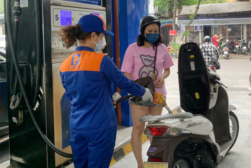 Gi&aacute; xăng dầu chiều 10/9: Dầu diesel bật tăng, xăng RON 92 v&agrave; E10 c&aacute;ch đỉnh hơn 6.000 đồng, gi&aacute; đầy b&igrave;nh xe ga 150-160cc