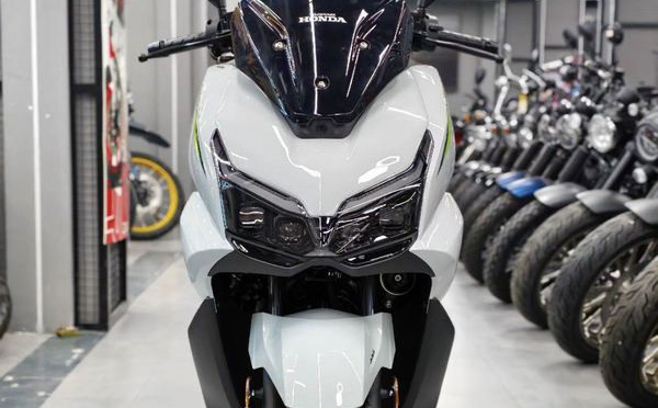 Tin xe trưa 10/9: Honda mở b&aacute;n &lsquo;vua xe ga&rsquo; 150cc mới c&oacute; ABS 2 k&ecirc;nh v&agrave; TCS như SH, gi&aacute; 58 triệu đồng ngang Air Blade