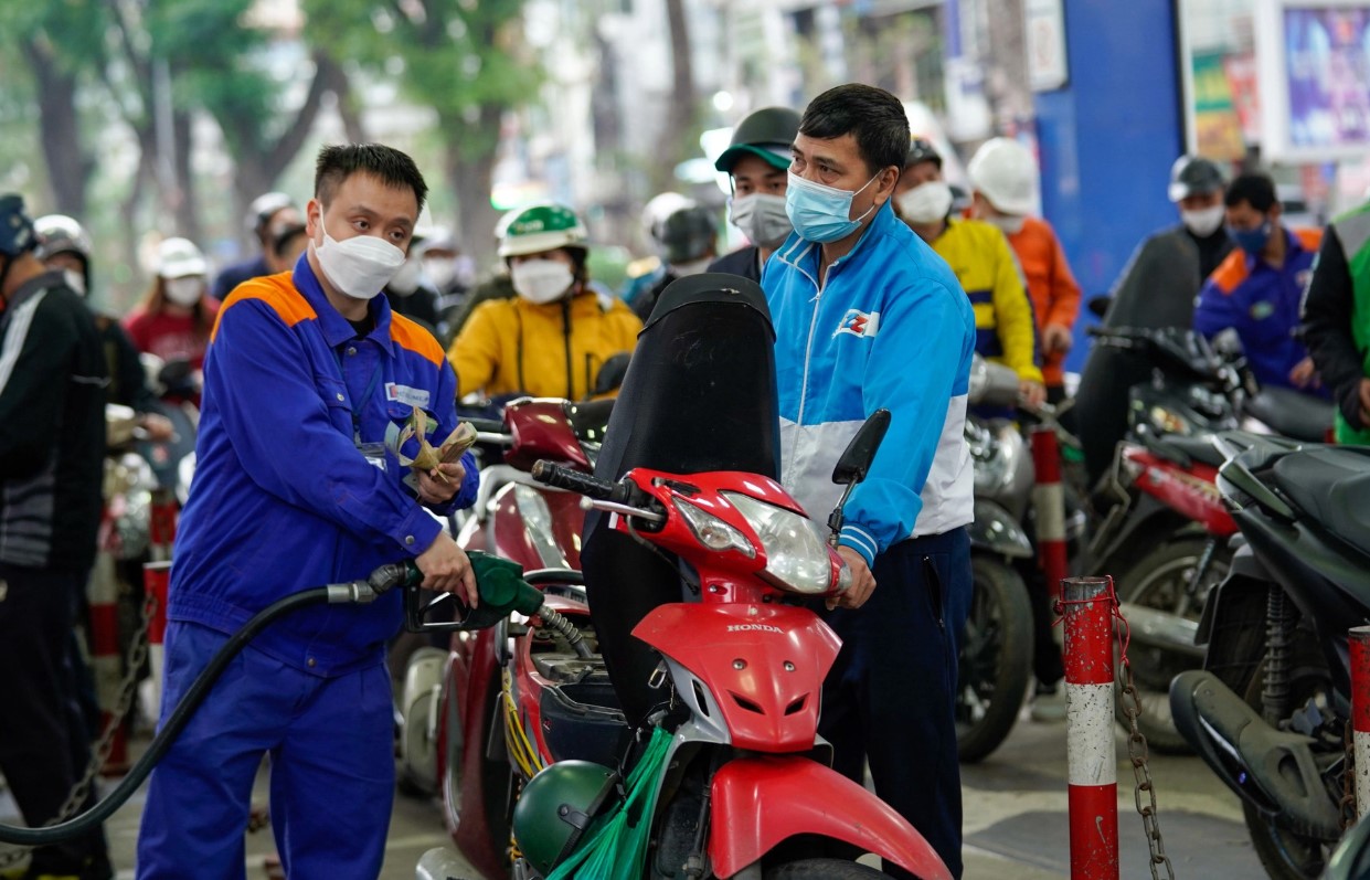 Gi&aacute; xăng dầu h&ocirc;m nay 14/9: Dầu diesel vẫn rẻ, RON 92 v&agrave; E10 c&oacute; quay lại mốc 19.000 đồng/l&iacute;t? Gi&aacute; đầy b&igrave;nh &ocirc; t&ocirc; Toyota
