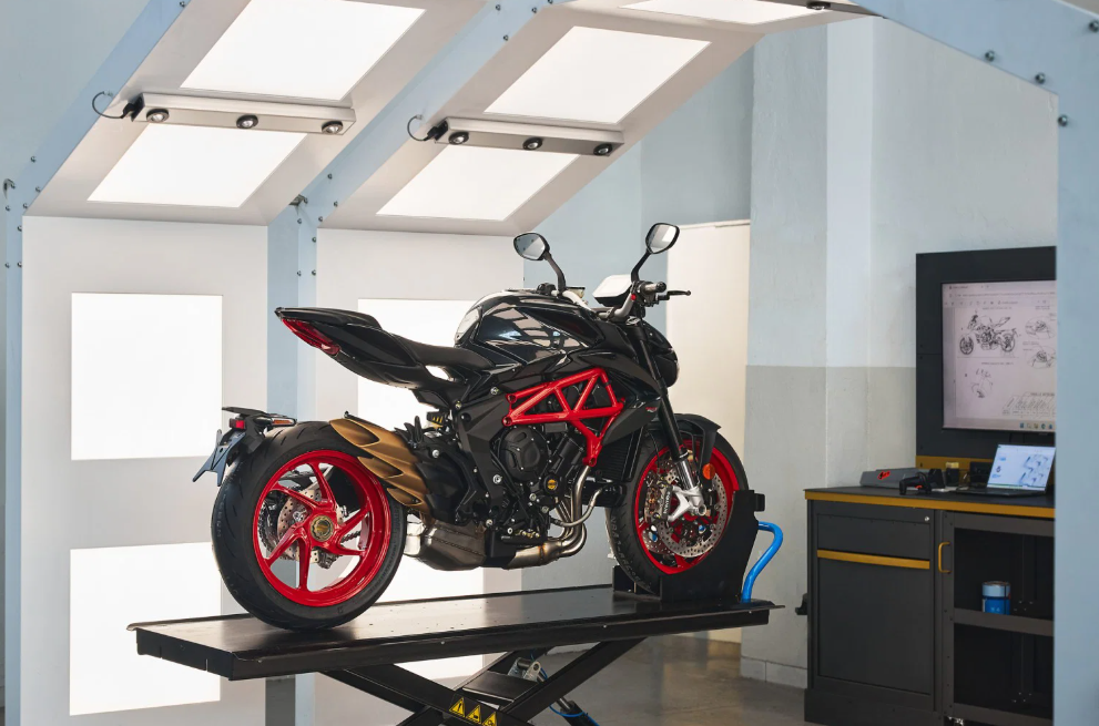 MV Agusta rơi v&agrave;o khủng hoảng: Chủ xe lo phụ t&ugrave;ng, bảo h&agrave;nh, gi&aacute; trị b&aacute;n lại
