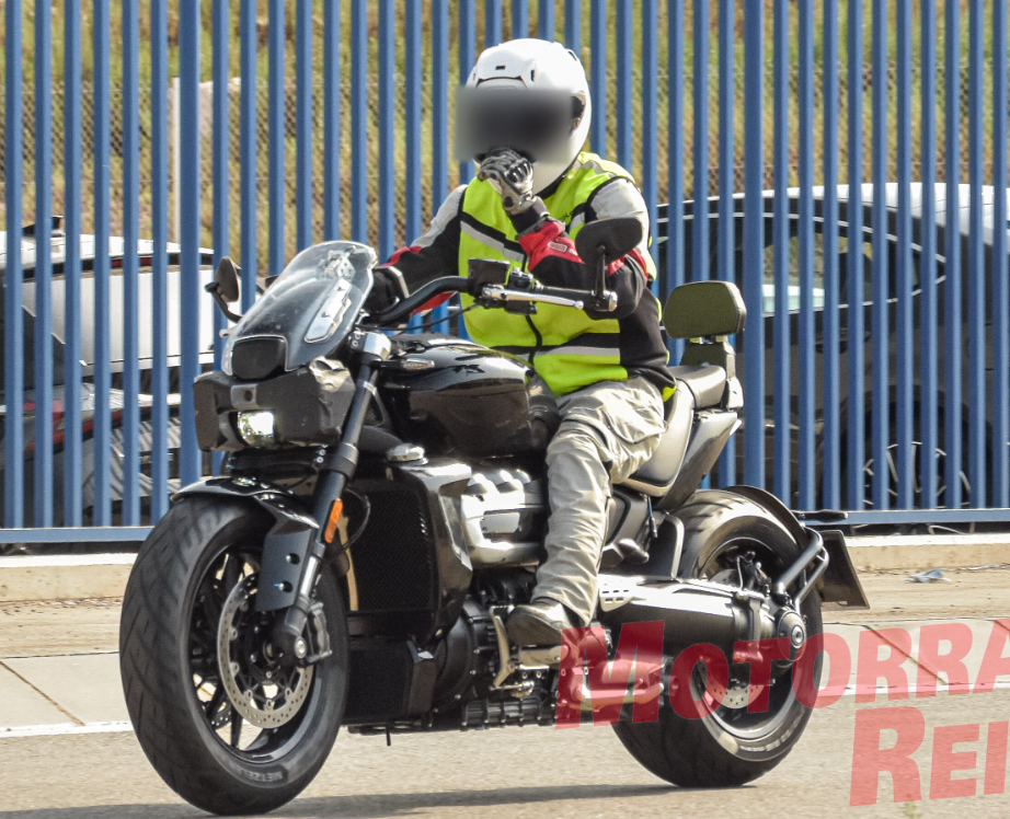 \'Vua cơ bắp\' Triumph Rocket 3 chuẩn bị t&aacute;i xuất: Đại tu c&ocirc;ng nghệ, radar cảnh b&aacute;o điểm m&ugrave; xuất hiện