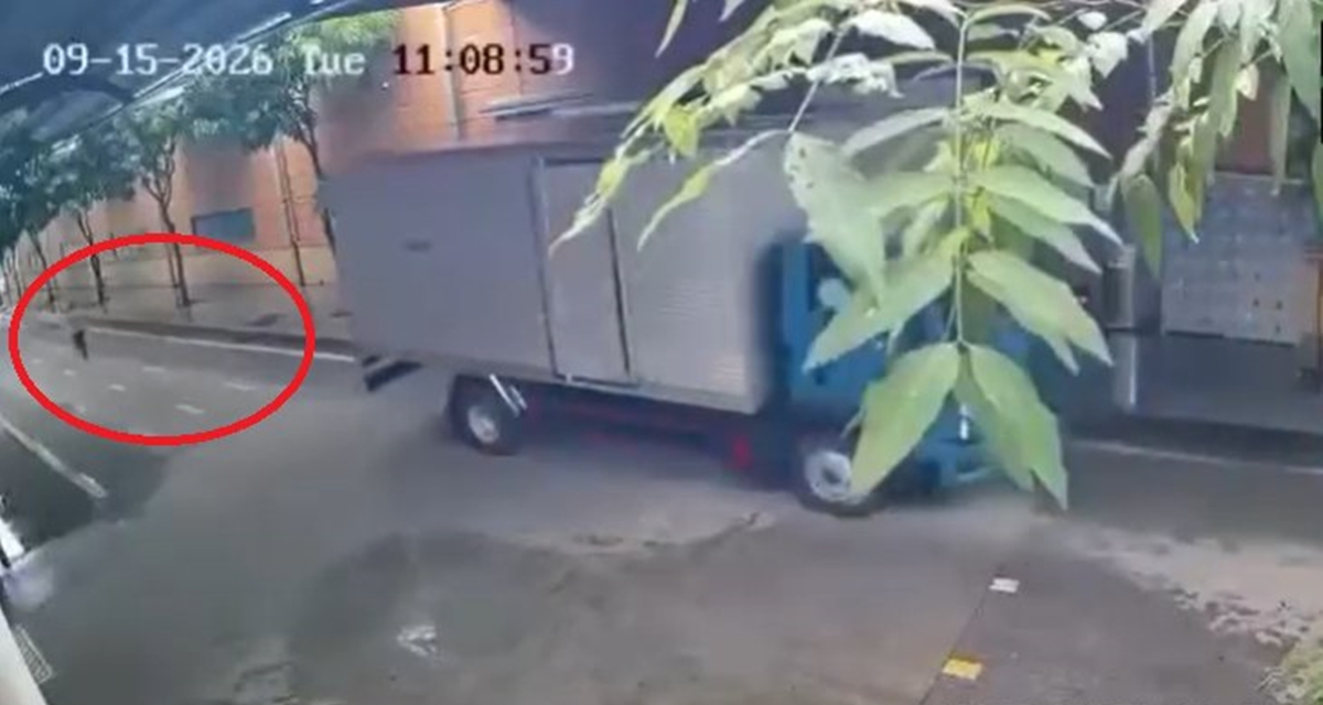 Nữ c&ocirc;ng nh&acirc;n đi bộ trong c&ocirc;ng ty th&igrave; thiệt mạng v&igrave; xe tải l&ugrave;i tr&uacute;ng, ho&agrave;n cảnh nạn nh&acirc;n rất kh&oacute; khăn