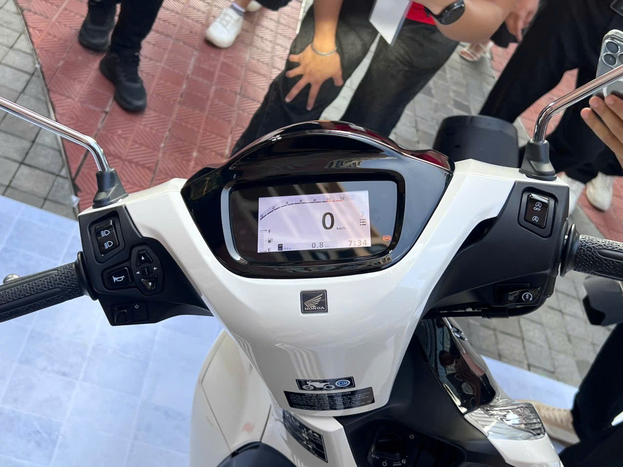 Honda SH Mode 2027 ch&iacute;nh thức ra mắt: Thiết kế mới thời thượng, động cơ n&acirc;ng cấp, trang bị gần bằng SH 125i, gi&aacute; hấp dẫn ảnh 6