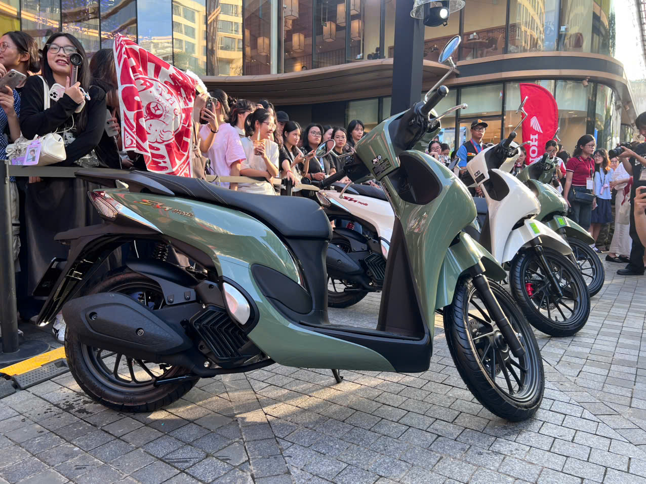 Honda SH Mode 2027 ch&iacute;nh thức ra mắt: Thiết kế mới thời thượng, động cơ n&acirc;ng cấp, trang bị gần bằng SH 125i, gi&aacute; hấp dẫn