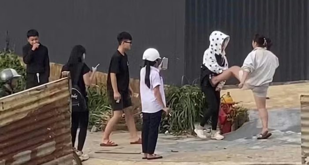 Nguy&ecirc;n nh&acirc;n nữ sinh lớp 7 bị &lsquo;đ&agrave;n chị&rsquo; đ&aacute;nh rồi quay clip đăng l&ecirc;n mạng, c&ocirc;ng an ch&iacute;nh thức v&agrave;o cuộc