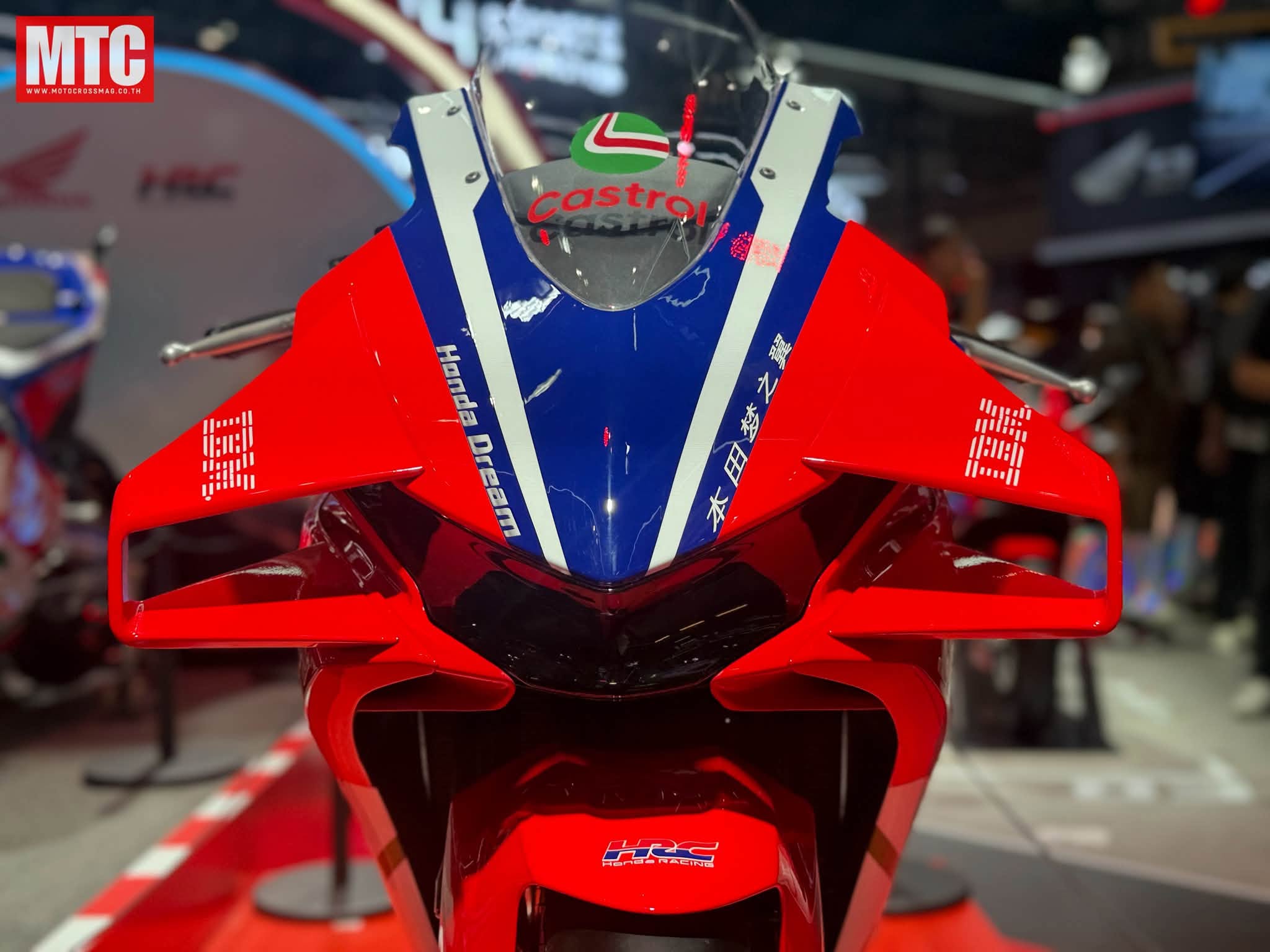 Honda CBR500R lột x&aacute;c th&agrave;nh qu&aacute;i th&uacute; MotoGP: 4 xi-lanh, c&aacute;nh gi&oacute; khổng lồ, đu&ocirc;i kiểu RC213V