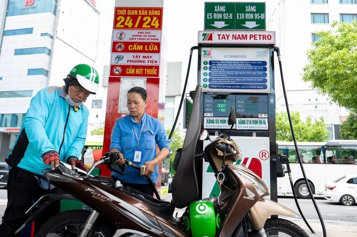 Gi&aacute; xăng dầu chiều nay 19/9: Xăng E10 RON 95 l&ecirc;n 25.630 đồng/l&iacute;t, E5 RON 92 sắp &lsquo;đụng trần&rsquo;, gi&aacute; đầy b&igrave;nh c&aacute;c mẫu xe số