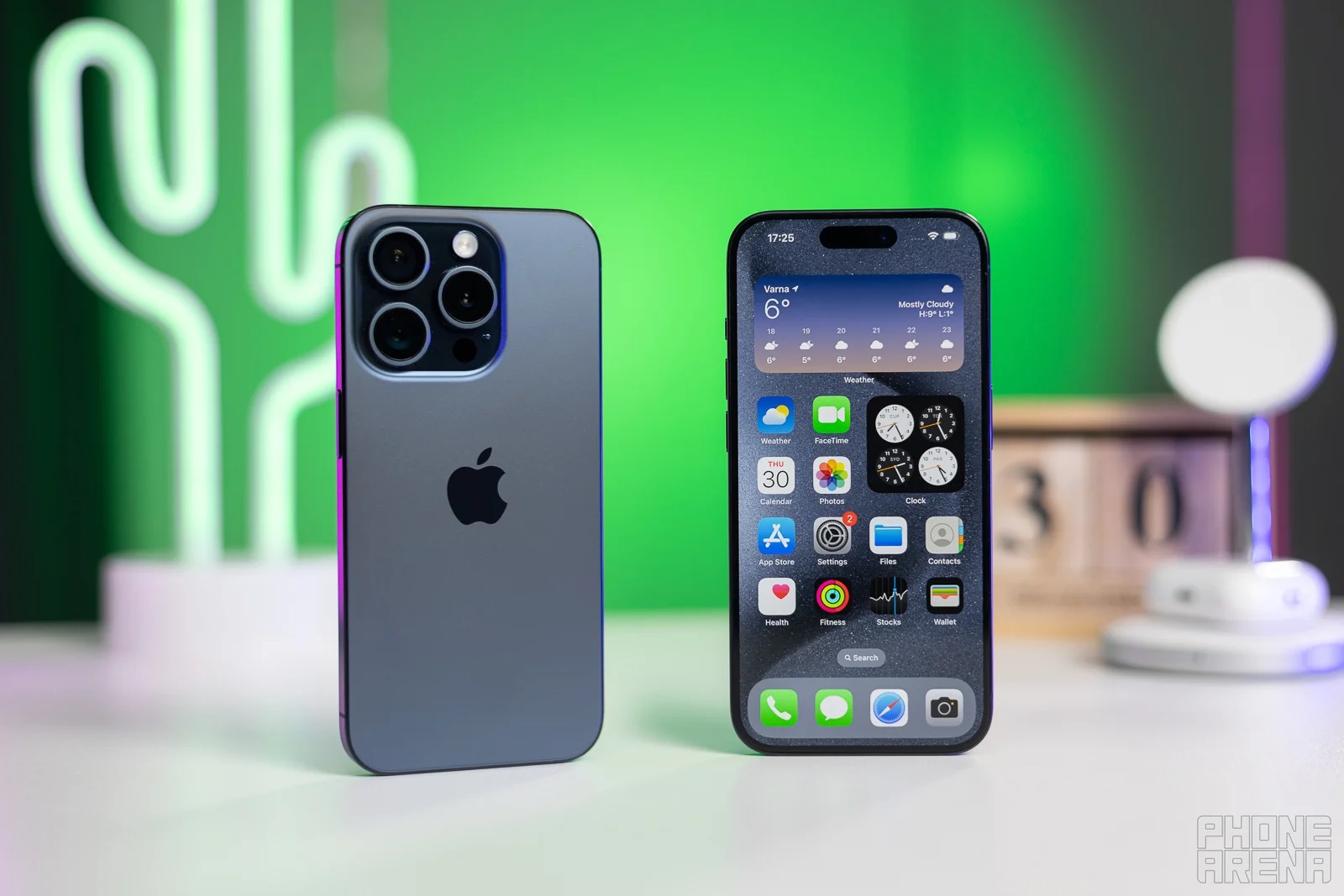 iPhone 15 Pro vẫn l&agrave; tr&ugrave;m Titan 3 mắt gi&aacute; rẻ, t&iacute;nh năng kh&ocirc;ng thua iPhone 18 Pro qu&aacute; nhiều