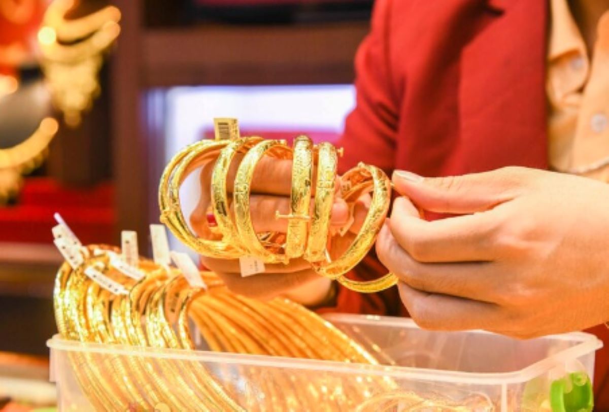 Cập nhật gi&aacute; v&agrave;ng h&ocirc;m nay 22/9: V&agrave;ng trong nước lao dốc kh&ocirc;ng phanh, c&oacute; n&ecirc;n bắt đ&aacute;y l&uacute;c n&agrave;y?