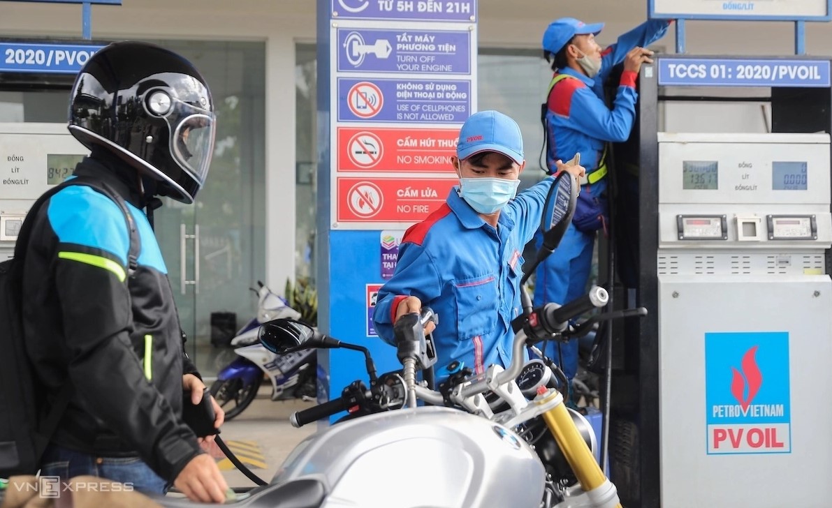 Gi&aacute; xăng dầu trưa nay 22/9: Xăng E5 RON 92 V&agrave; E10 RON 95 \'c&oacute; dấu hiệu\' giảm về 20.000 đồng/l&iacute;t? gi&aacute; đầy b&igrave;nh xe ga 110cc