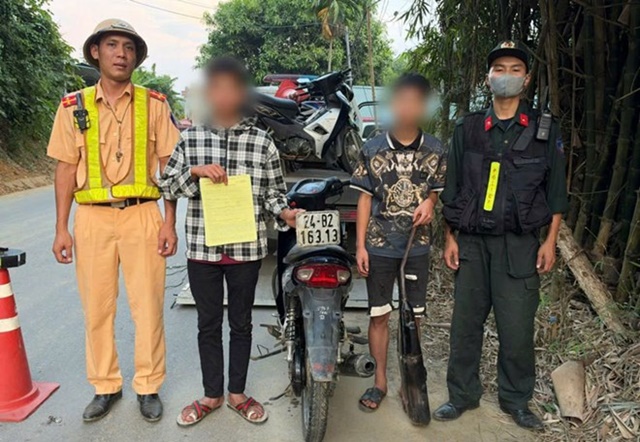 Danh t&iacute;nh nam sinh 15 tuổi l&aacute;i xe kh&ocirc;ng biển số &lsquo;th&ocirc;ng chốt&rsquo; ở L&agrave;o Cai