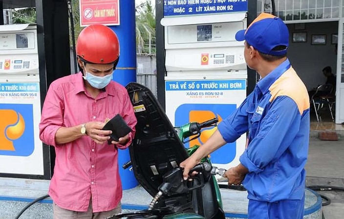 Gi&aacute; xăng dầu chiều 24/9: Dầu diesel vượt mốc 30.000 đồng/l&iacute;t, E5 RON 92 v&agrave; E10 RON 95 &lsquo;xa bờ&rsquo;, gi&aacute; đầy b&igrave;nh xe ga 110cc