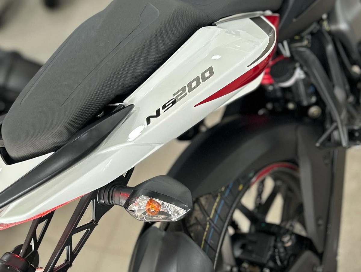 &lsquo;Vua c&ocirc;n tay&rsquo; 200cc mới ch&iacute;nh thức về đại l&yacute; gi&aacute; từ 38 triệu đồng: C&oacute; m&agrave;n TFT xịn hơn Honda Winner R