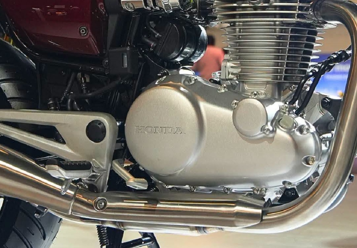 Honda ch&iacute;nh thức mở b&aacute;n &lsquo;huyền thoại c&ocirc;n tay&rsquo; mới gi&aacute; 75 triệu đồng: C&oacute; ABS, cửa tr&ecirc;n Honda Winner R