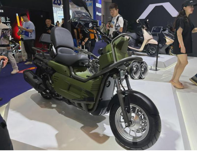 ARIIC King Kong 250 g&acirc;y ch&uacute; &yacute; tại CIMA 2026: Xe ga 250cc lấy cảm hứng Honda PS250, trang bị vượt cấp