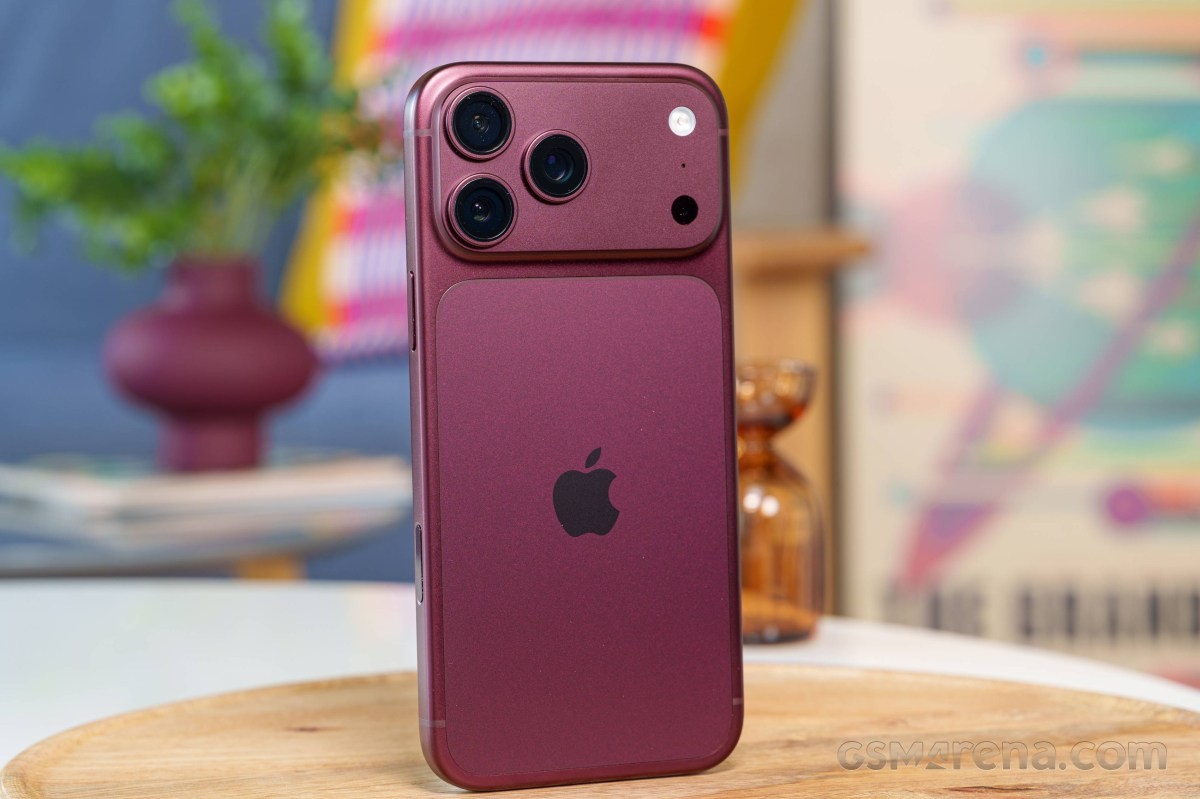Gi&aacute; iPhone 18 Pro Max h&ocirc;m nay 25/9: Đại l&yacute; sẵn h&agrave;ng, gi&aacute; chưa giảm, iPhone 17 Pro Max rẻ hơn
