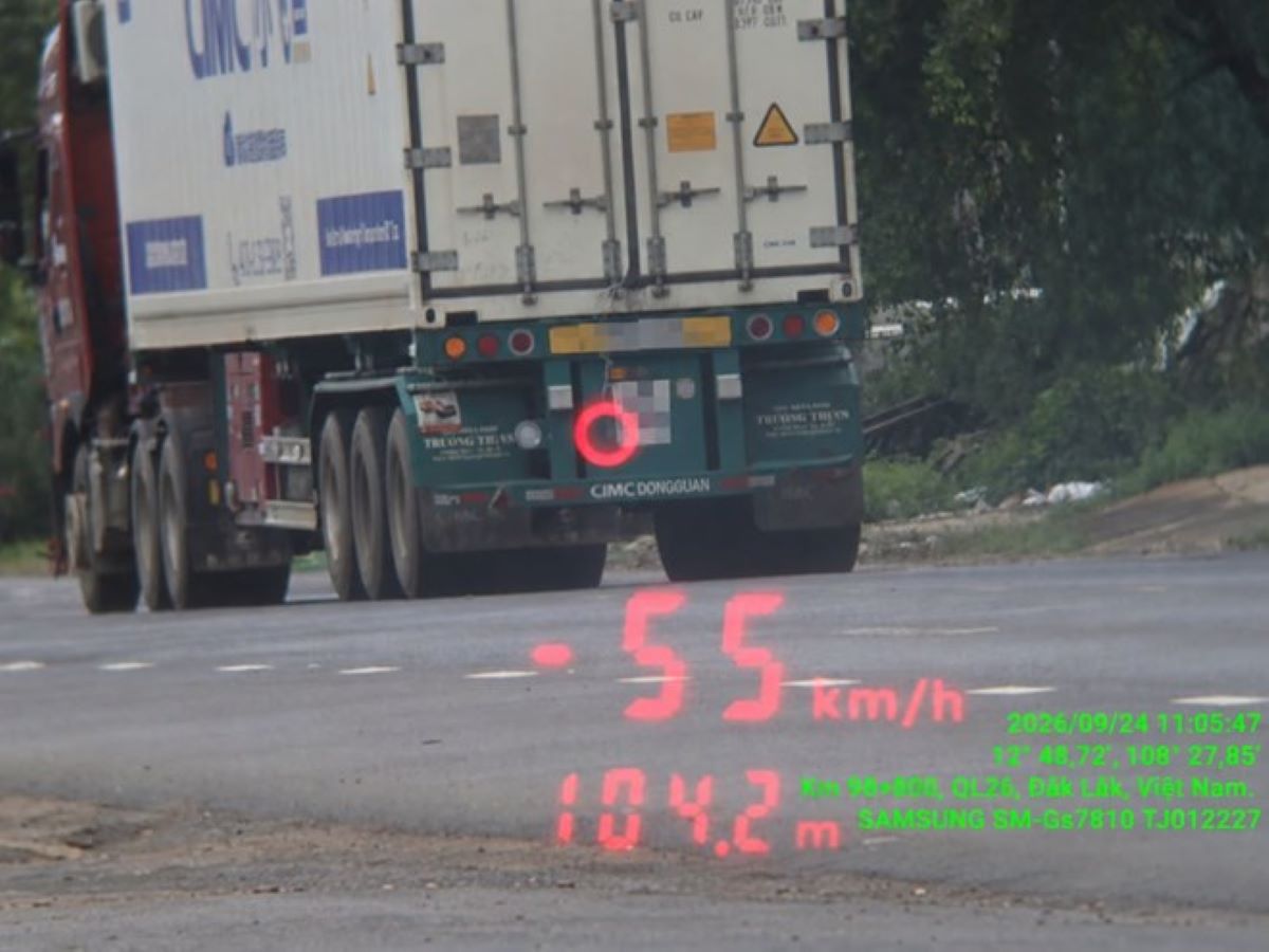 Đắk Lắk: T&agrave;i xế xe đầu k&eacute;o chạy qu&aacute; tốc độ, kiểm tra ph&aacute;t hiện th&ecirc;m điều bất ngờ