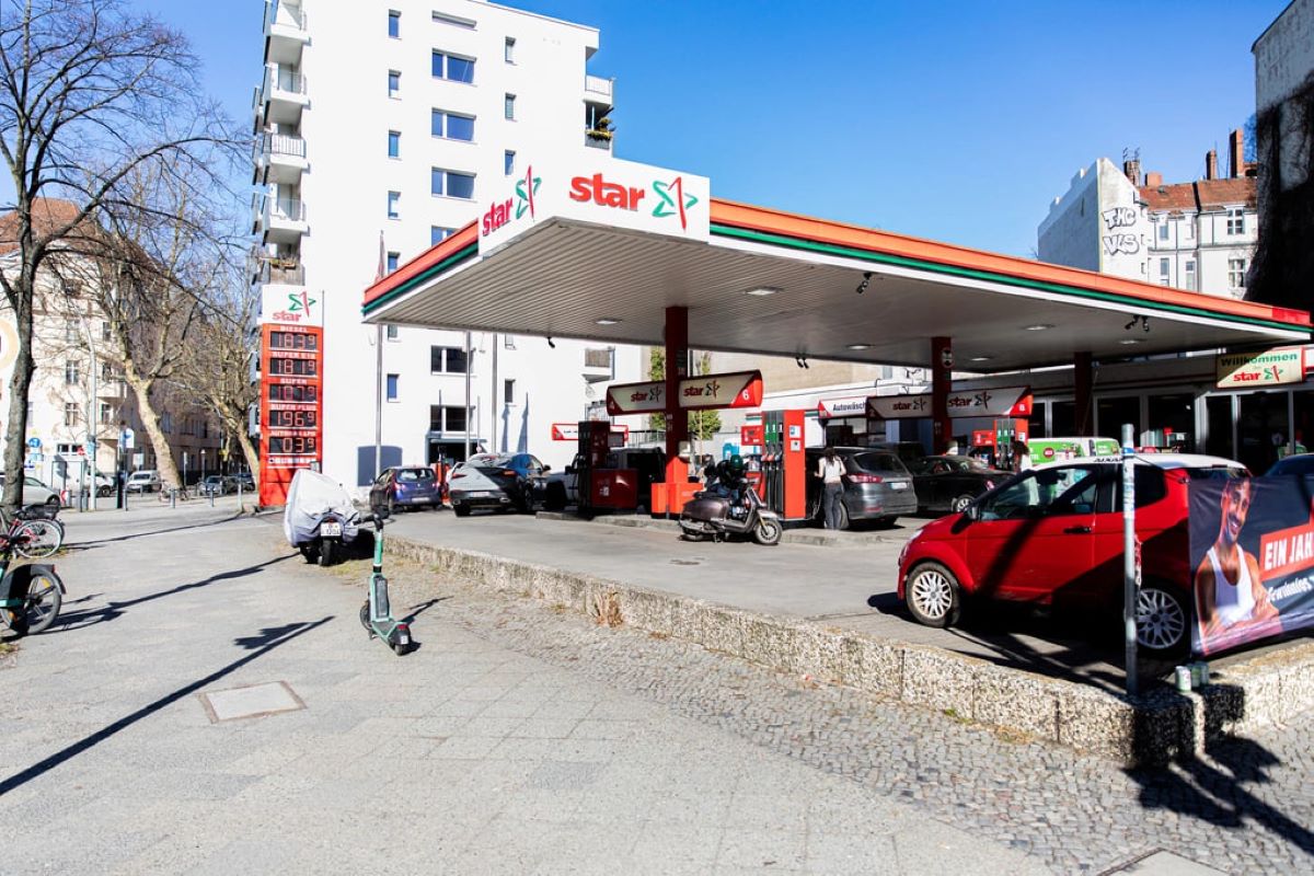 Gi&aacute; xăng dầu tăng vọt, ch&acirc;u &Acirc;u tung h&agrave;ng tỷ euro hỗ trợ người d&acirc;n