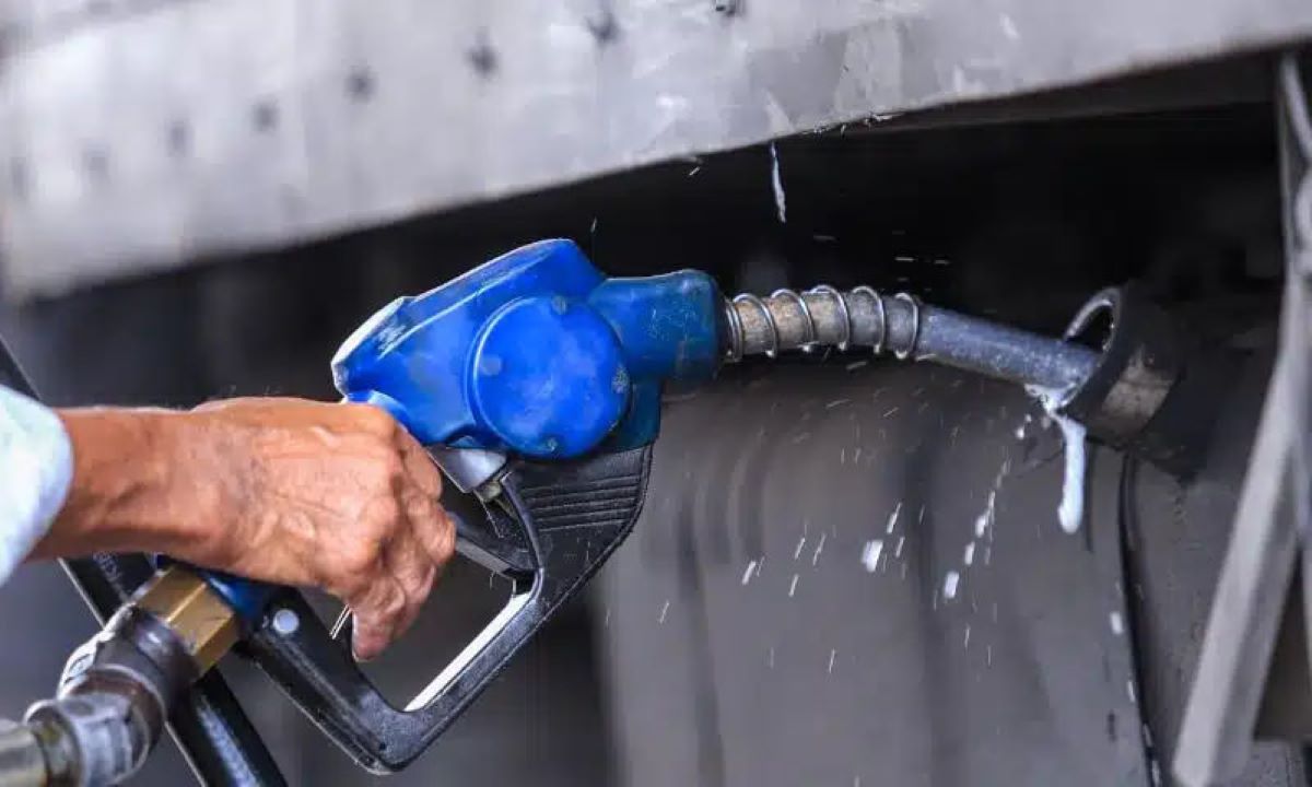 Xăng sinh học E10 ti&ecirc;u chuẩn mức V l&agrave; g&igrave;? V&igrave; sao gi&aacute; lu&ocirc;n cao hơn c&aacute;c loại xăng kh&aacute;c?