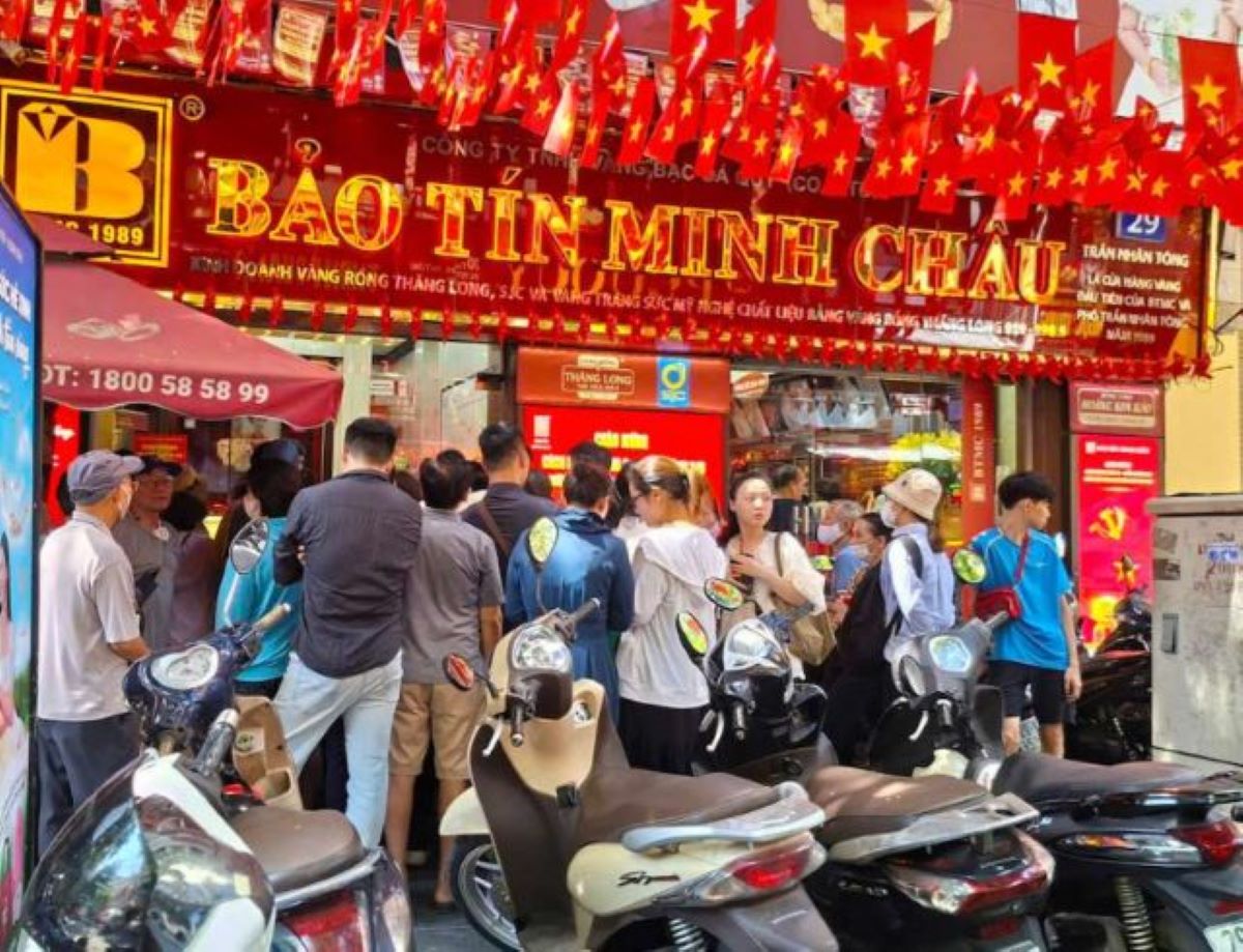 Bảng gi&aacute; v&agrave;ng h&ocirc;m nay 28/9: V&agrave;ng SJC v&agrave; v&agrave;ng 9999 \'rơi thẳng đứng\', \'đi đồng pha\' với v&agrave;ng thế giới