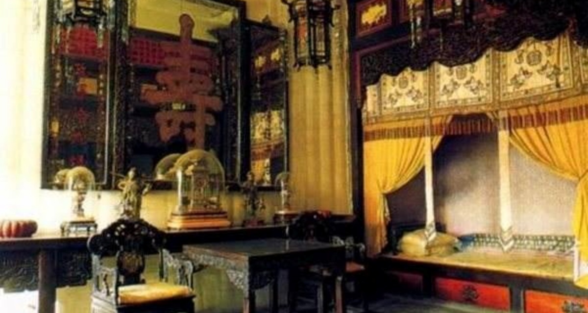 Tử Cấm Th&agrave;nh rộng đến mức đi cả ng&agrave;y kh&ocirc;ng hết nhưng v&igrave; sao ph&ograve;ng ngủ ho&agrave;ng đế chỉ c&oacute; 10m2?