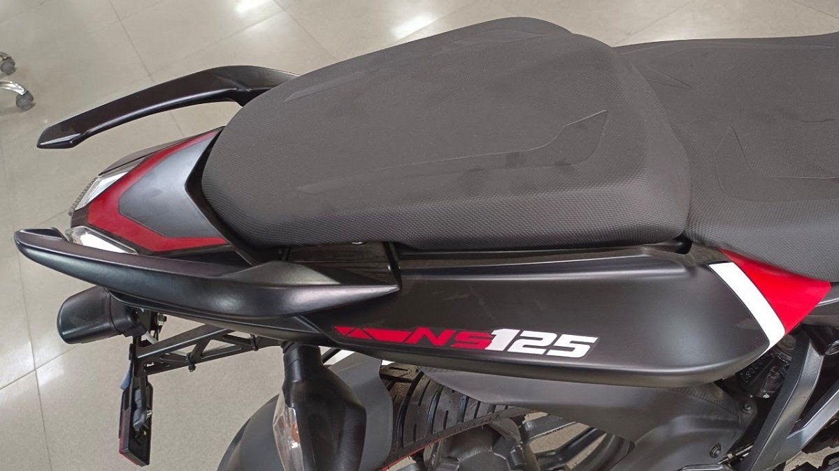 &lsquo;Vua c&ocirc;n tay&rsquo; 125cc mới ch&iacute;nh thức về đại l&yacute; gi&aacute; từ 27 triệu đồng: C&oacute; ABS xịn s&ograve; như Honda Winner R