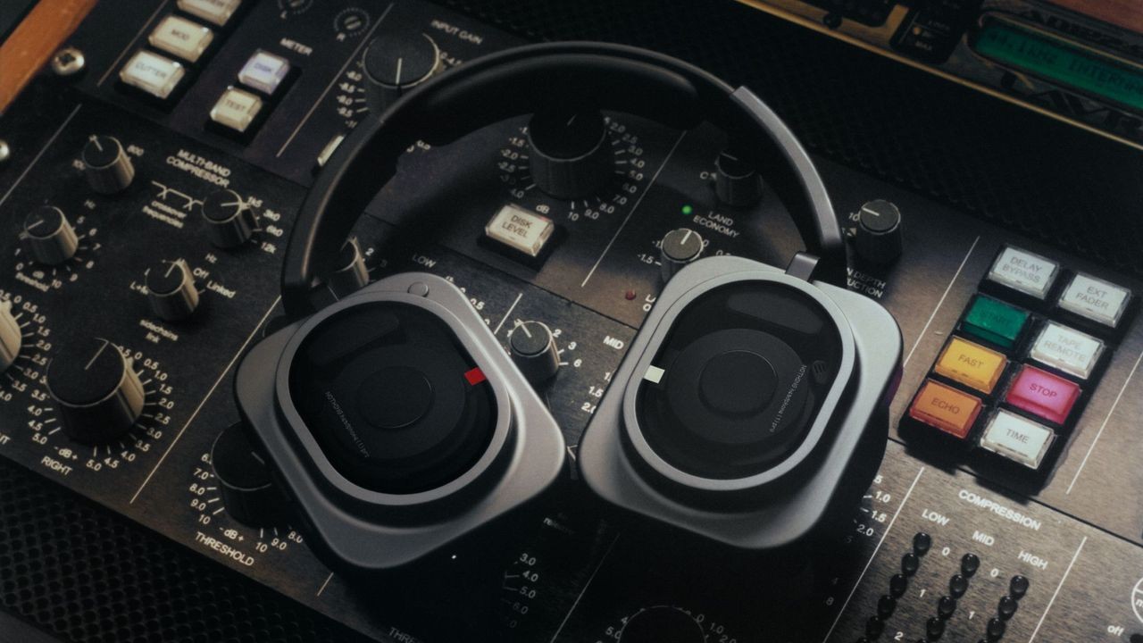 headphone-1-pro-1790647004.jpeg