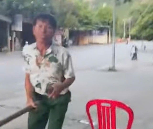Xôn xao clip va chạm giữa người đàn ông lớn tuổi và 1 nam thanh niên tại nhà hàng ở Ninh Bình, công an vào cuộc