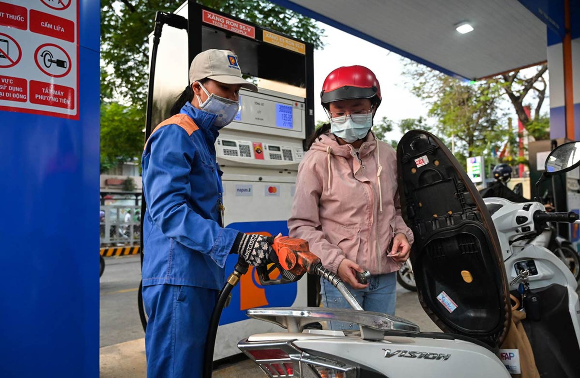 Gi&aacute; xăng dầu h&ocirc;m nay 1/10: Từ chiều nay, E10 RON 95 v&agrave; E5 RON 92 rất c&oacute; thể về 20.000 đồng/l&iacute;t? Gi&aacute; đầy b&igrave;nh &ocirc; t&ocirc; Mazda