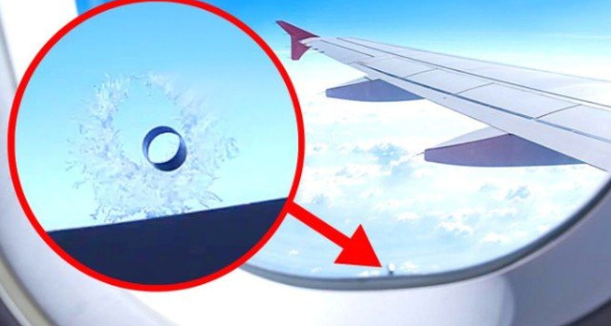 &Iacute;t ai biết tr&ecirc;n cửa sổ m&aacute;y bay lu&ocirc;n c&oacute; một lỗ nhỏ, t&aacute;c dụng của n&oacute; l&agrave; g&igrave;?