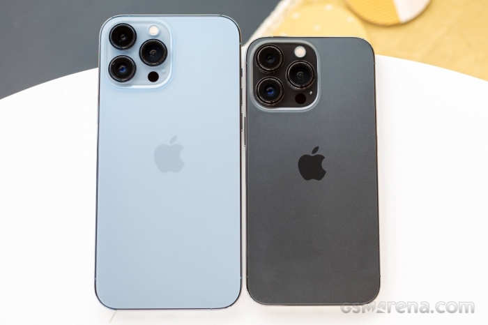 Bảng gi&aacute; iPhone 13 cuối th&aacute;ng 9: iPhone 13 Pro Max rẻ như cho, iPhone 13 mới cũng cực dễ mua