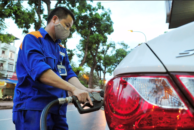 Chiết khấu xăng dầu về 0 đồng, nhiều doanh nghiệp đang t&iacute;nh chuyện rời thị trường?