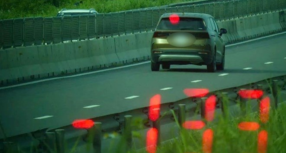 Danh t&iacute;nh t&agrave;i xế nước ngo&agrave;i ph&oacute;ng &ocirc; t&ocirc; 133km/h tr&ecirc;n cao tốc Vĩnh Hảo &ndash; Phan Thiết, bị phạt thế n&agrave;o?