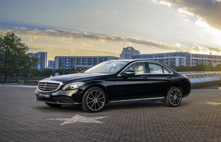 Mercedes-Benz triệu hồi bổ sung 858 xe tại Việt Nam v&igrave; lỗi kh&oacute;a cửa, c&oacute; cả C200 v&agrave; C300