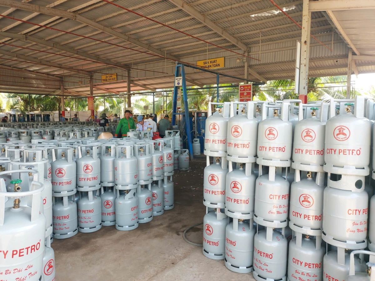 Gi&aacute; gas h&ocirc;m nay 1/10 đồng loạt tăng, b&igrave;nh 48kg c&oacute; nơi th&ecirc;m gần 400.000 đồng