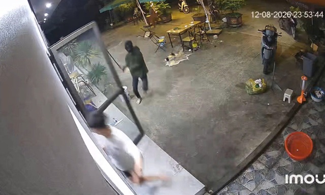 K&eacute;o nhau đi t&igrave;m &lsquo;đối thủ&rsquo; sau m&acirc;u thuẫn TikTok, nh&oacute;m thanh ni&ecirc;n ch&eacute;m nhầm người trong qu&aacute;n bia