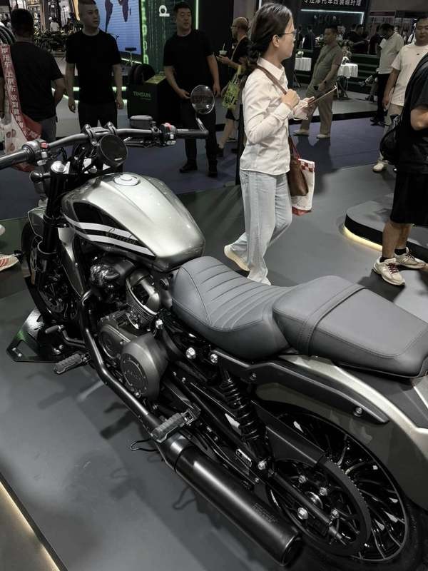 &lsquo;Vua c&ocirc;n tay&rsquo; mới ra mắt: Động cơ khỏe hơn Yamaha Exciter, ABS 2 k&ecirc;nh v&agrave; TCS ăn đứt Honda Winner R, gi&aacute; 59,5 triệu đồng ảnh 1