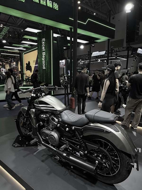 &lsquo;Vua c&ocirc;n tay&rsquo; mới ra mắt: Động cơ khỏe hơn Yamaha Exciter, ABS 2 k&ecirc;nh v&agrave; TCS ăn đứt Honda Winner R, gi&aacute; 59,5 triệu đồng ảnh 3