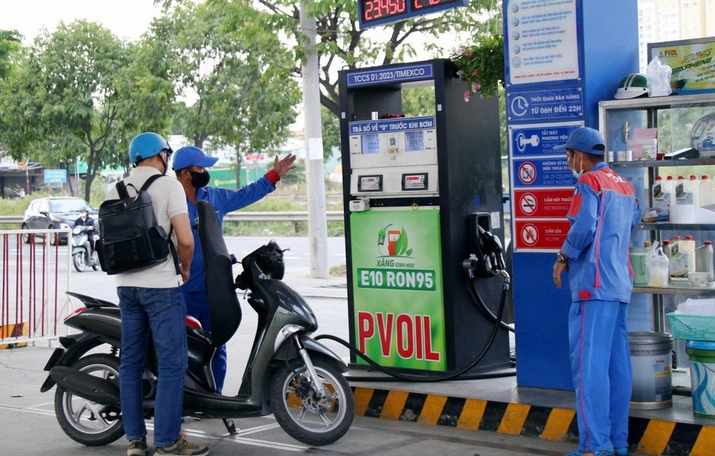 Gi&aacute; xăng dầu chiều 3/10: Dầu về mức rẻ, E10 v&agrave; RON 92 kỳ tới c&oacute; tiềm năng xuống 20.000 đồng/l&iacute;t? Gi&aacute; đầy b&igrave;nh &ocirc; t&ocirc; Mazda