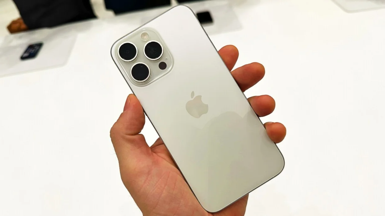 iphone-15-pro-1791124793.png