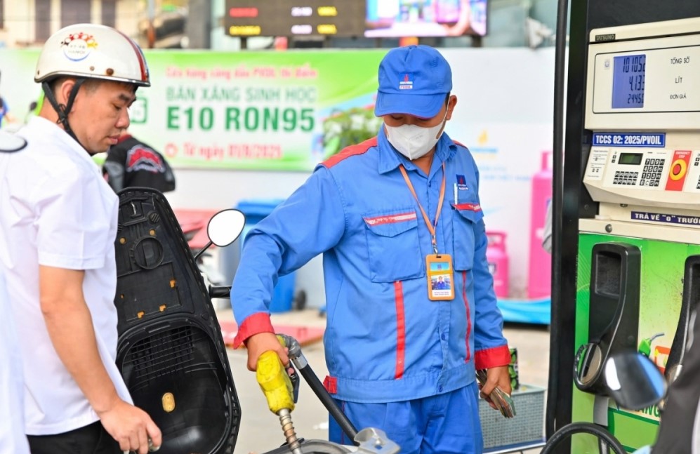 Gi&aacute; xăng dầu h&ocirc;m nay 6/10: Sau 5 kỳ tăng, E10 RON 95 v&agrave; RON 92 c&oacute; dấu hiệu về 20.000 đồng/l&iacute;t? Gi&aacute; đầy b&igrave;nh xe ga 110cc