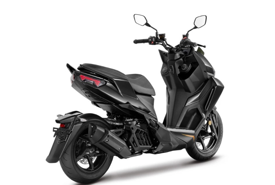 Qu&ecirc;n Honda SH đi, &lsquo;vua xe ga&rsquo; 150cc mới gi&aacute; 85 triệu đồng ra mắt: Thiết kế c&aacute; t&iacute;nh hơn Air Blade, c&oacute; ABS 2 k&ecirc;nh v&agrave; TCS ảnh 2