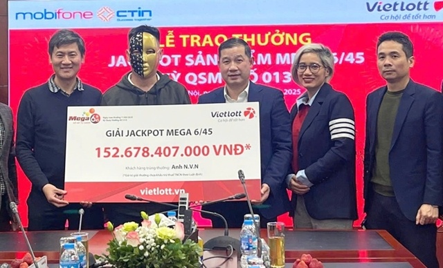 H&eacute; lộ về v&eacute; số tr&uacute;ng giải độc đắc gần 200 tỷ đồng, giải lớn nhất lịch sử Jackpot Mega 6/45