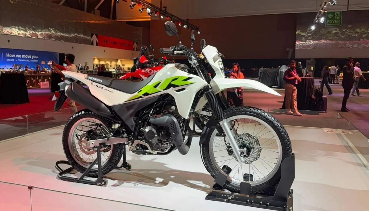 Honda ra mắt &lsquo;vua c&ocirc;n tay&rsquo; mới gi&aacute; 55 triệu đồng: C&oacute; động cơ 293cc, ABS 2 k&ecirc;nh xịn hơn Winner R v&agrave; Yamaha Exciter ảnh 1