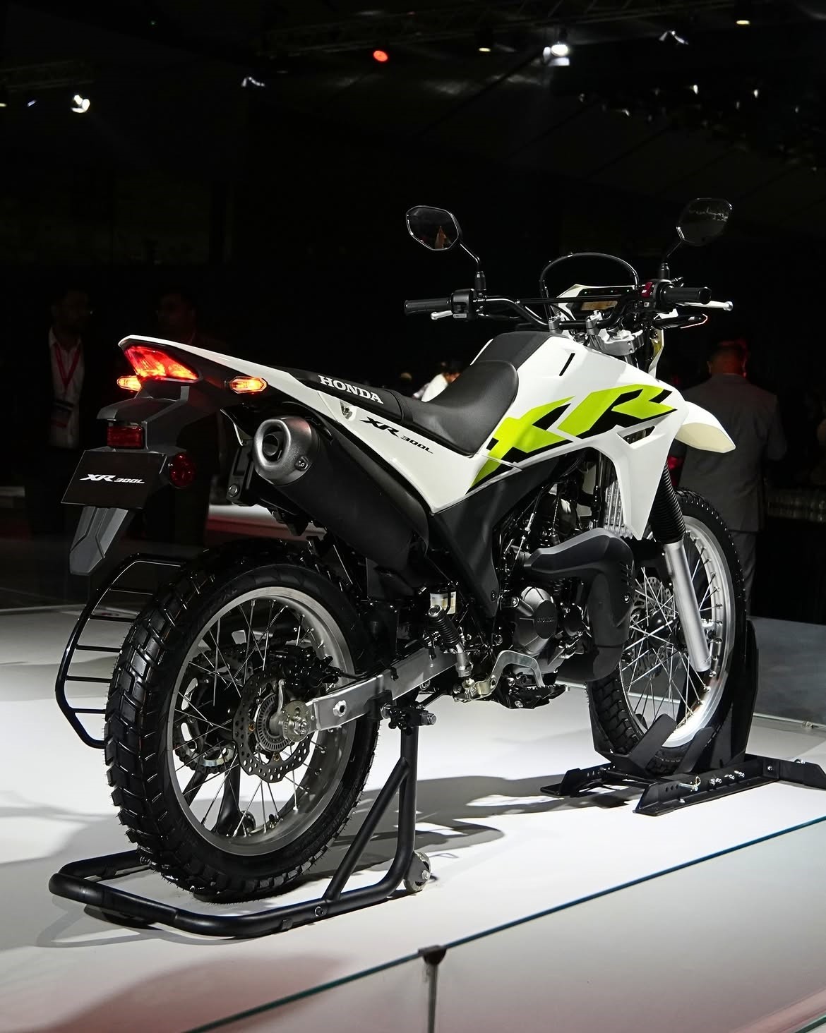 Honda ra mắt &lsquo;vua c&ocirc;n tay&rsquo; mới gi&aacute; 55 triệu đồng: C&oacute; động cơ 293cc, ABS 2 k&ecirc;nh xịn hơn Winner R v&agrave; Yamaha Exciter ảnh 3