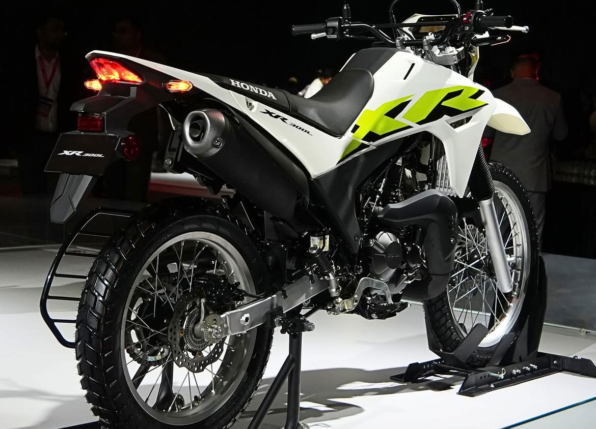 Honda ra mắt &lsquo;vua c&ocirc;n tay&rsquo; mới gi&aacute; 55 triệu đồng: C&oacute; động cơ 293cc, ABS 2 k&ecirc;nh xịn hơn Winner R v&agrave; Yamaha Exciter