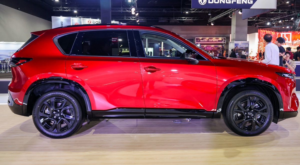 Mazda CX-5 phi&ecirc;n bản 2026 ch&iacute;nh thức ra mắt gi&aacute; 1,07 tỷ đồng: \'Ph&aacute; gi&aacute;\' Honda CR-V v&agrave; Hyundai Tucson