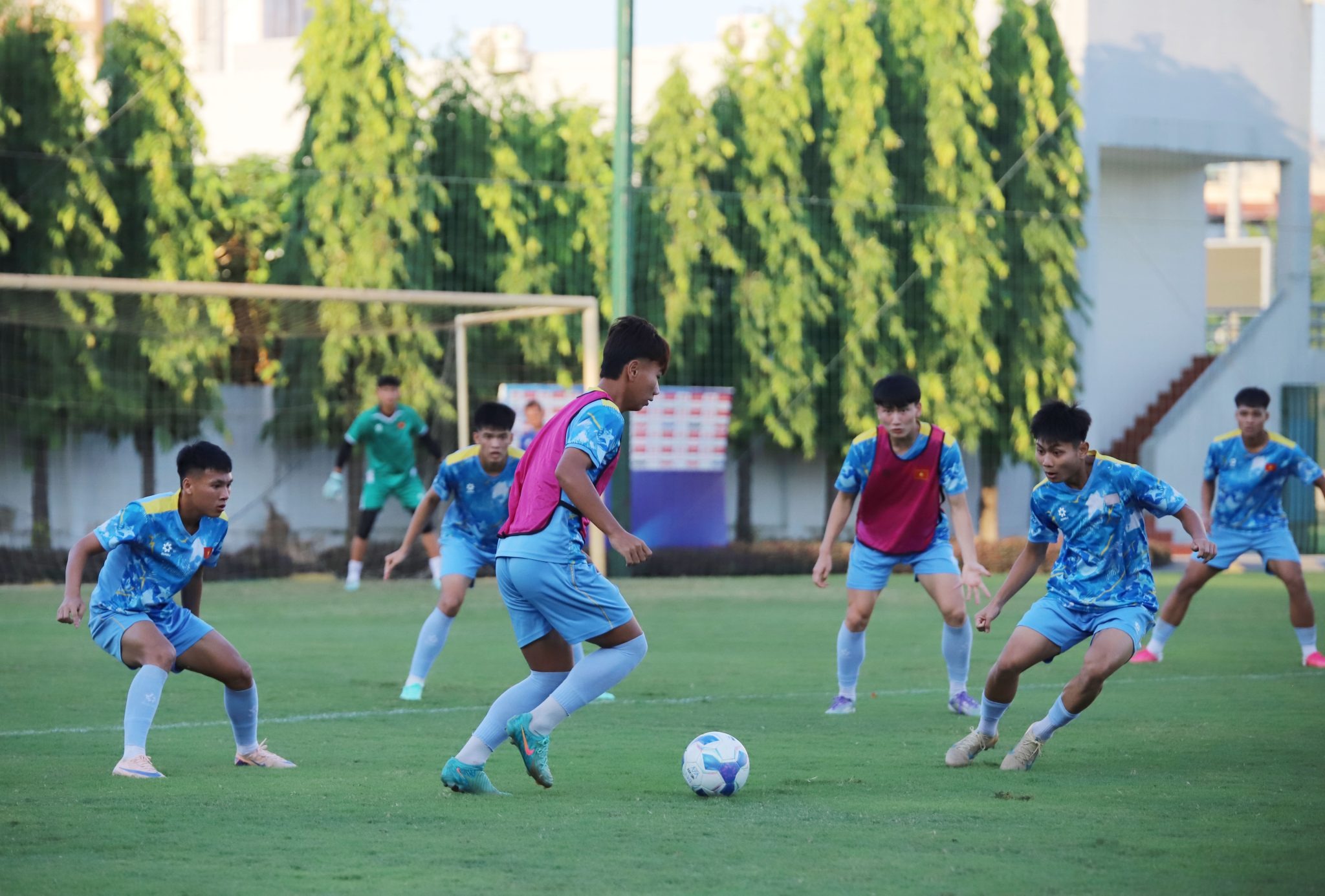 Lịch thi đấu b&oacute;ng đ&aacute; Việt Nam h&ocirc;m nay 9/10: Đội tuyển U17 Việt Nam c&oacute; thuốc thử hạng nặng