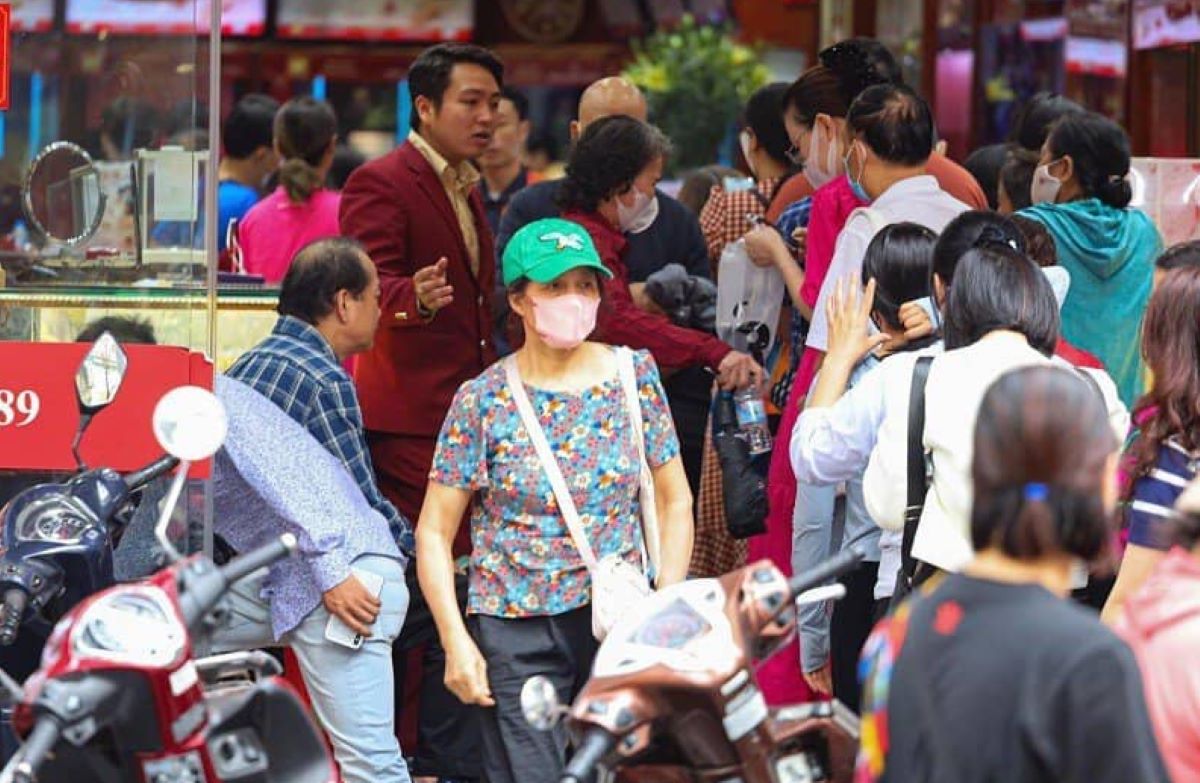 Bảng giá vàng hôm nay 9/10: Vàng SJC vàng 9999 tăng thần tốc 2 nhịp một ngày, cơ hội mua vào có còn?